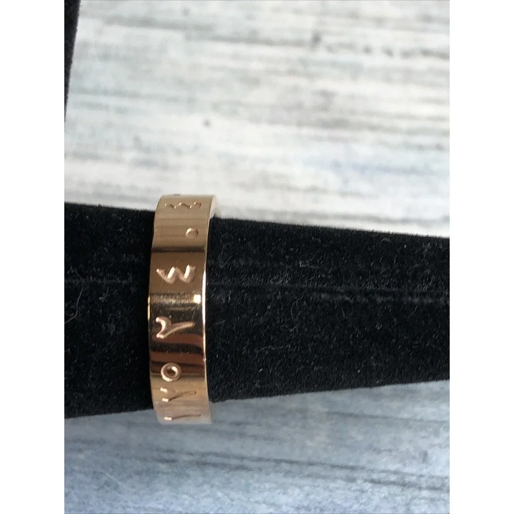 Nominal Ring Band Gold Tone size 7.5‎ NWOT
